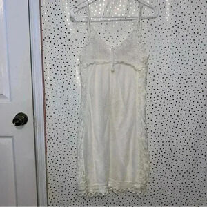 Monoreno White Dress